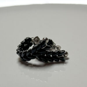 Ručně šité náušnice kruhové – Miláno nero