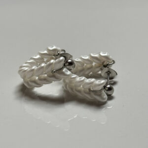 Ručně šité náušnice kruhové – Miláno perla