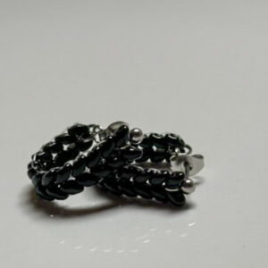 Ručně šité náušnice kruhové – Mini Miláno nero